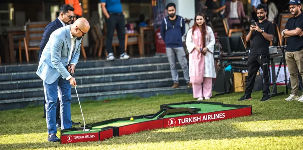 Portable mini golf course with Turkish Airlines branding at an outdoor event